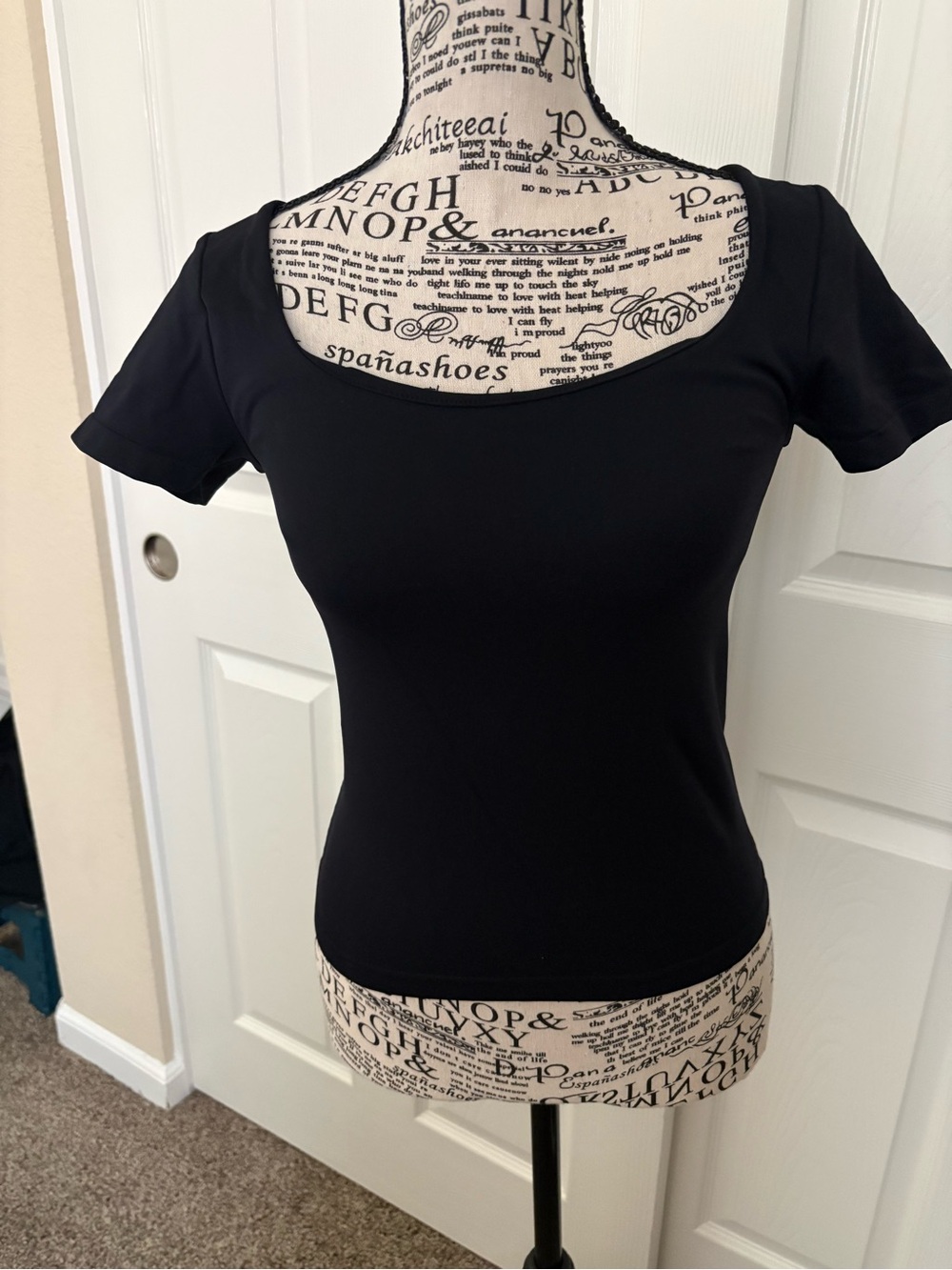 Dynamic Black Square-Neck Short Sleeve Women's Top